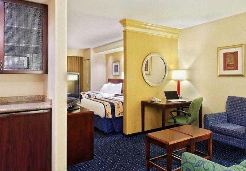 Springhill Detroit 3*